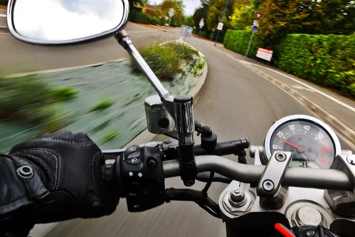Formstøpte ørepropper til motorsykkel som beskytter mot vindsus
